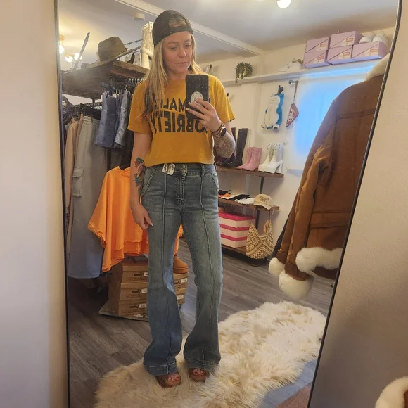 Judy Blue Front Seam Flare Leg Jeans With Thick Bottom Gems Medium Wash - Picture 6 of 6